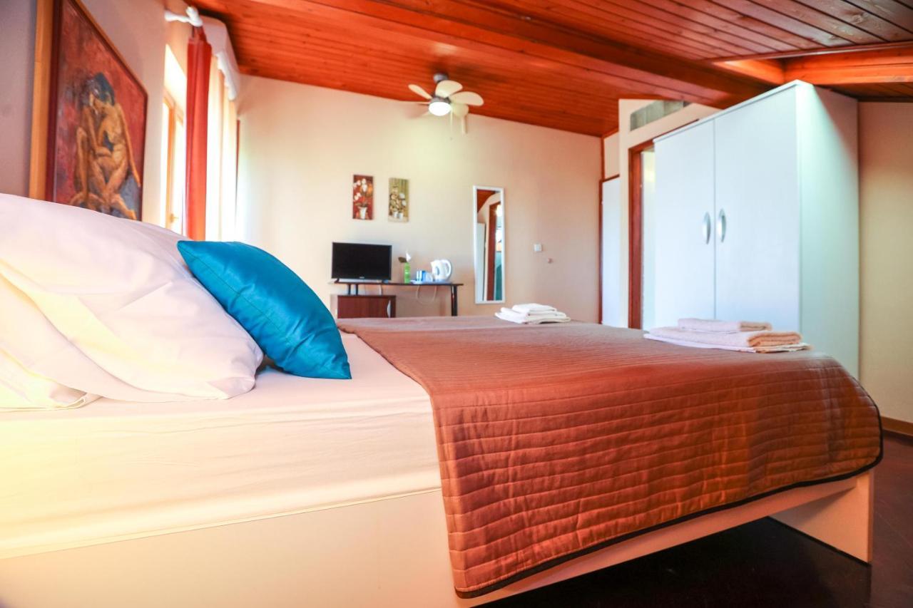 Apartments And Rooms Sinka Биоград-на-Мору Экстерьер фото