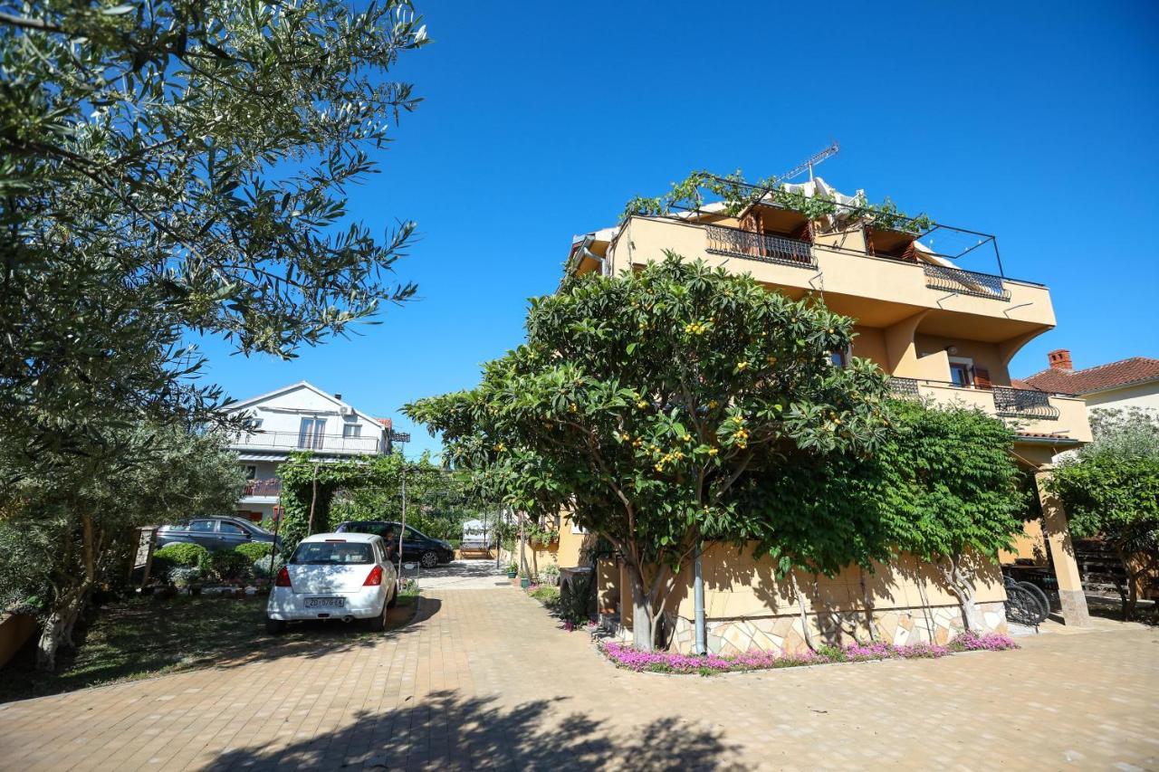 Apartments And Rooms Sinka Биоград-на-Мору Экстерьер фото