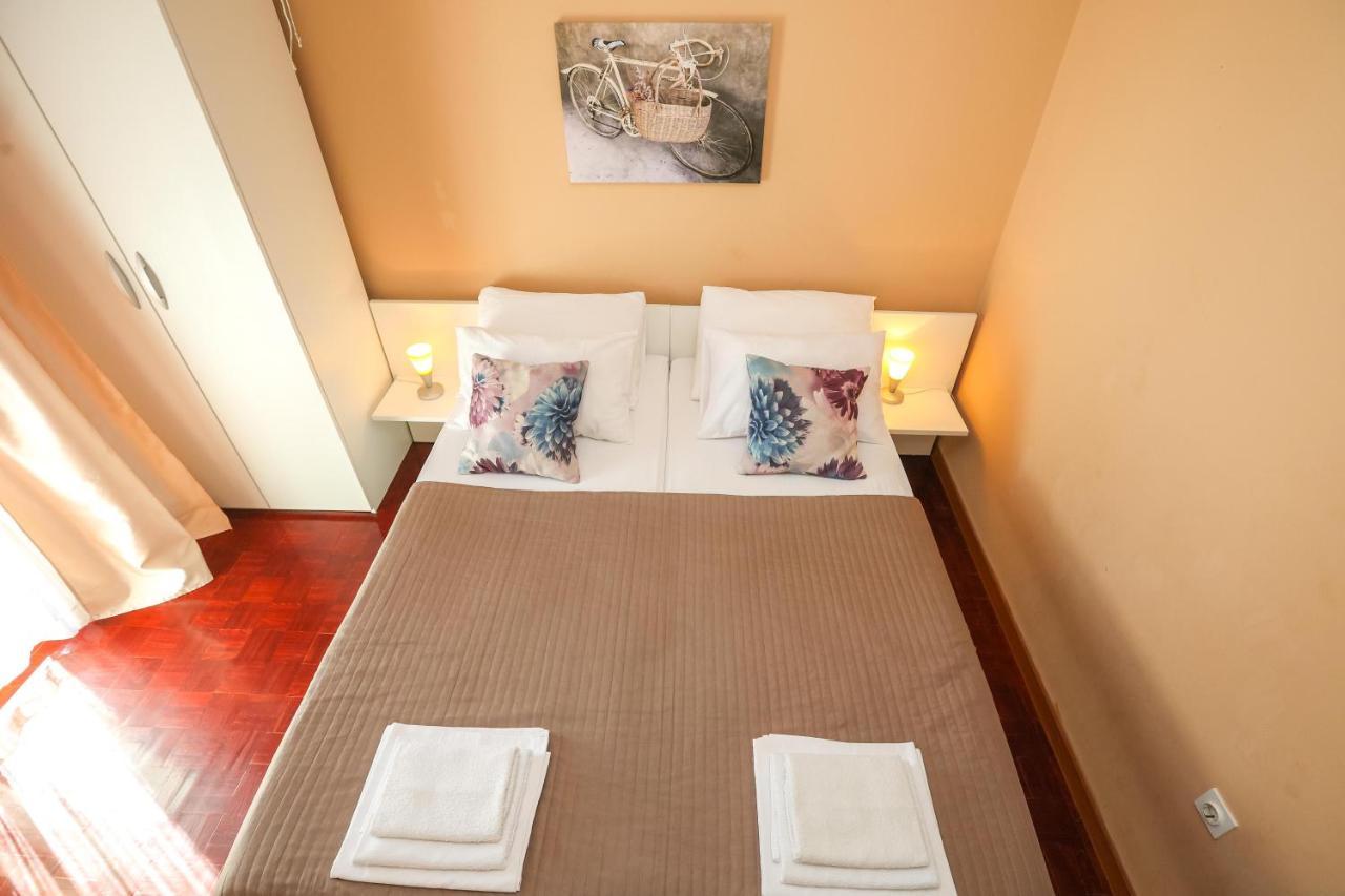 Apartments And Rooms Sinka Биоград-на-Мору Экстерьер фото