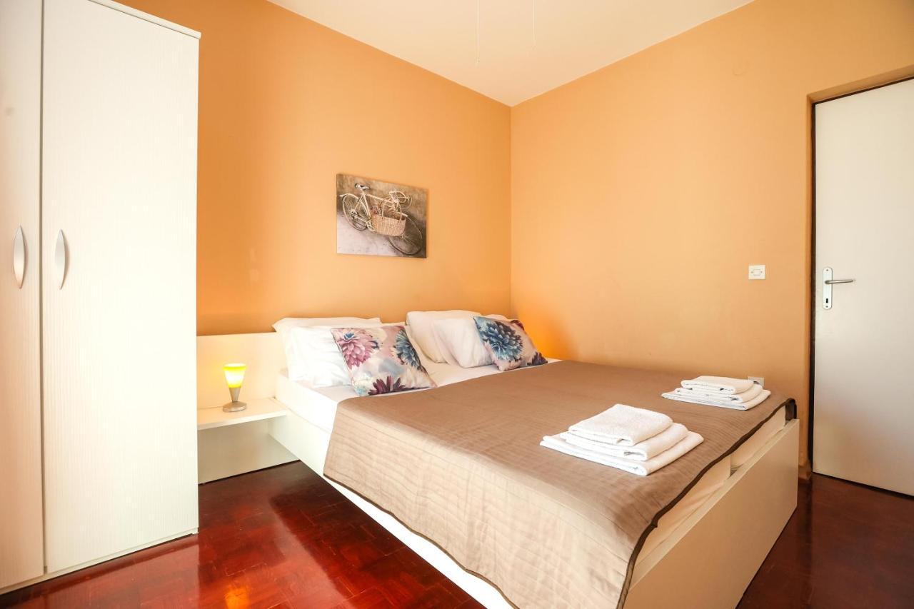 Apartments And Rooms Sinka Биоград-на-Мору Экстерьер фото