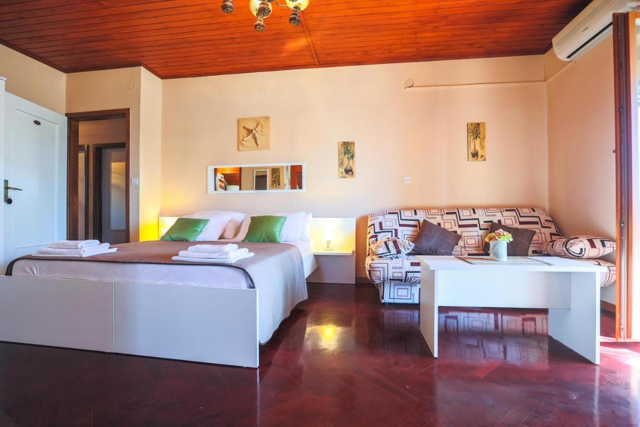 Apartments And Rooms Sinka Биоград-на-Мору Экстерьер фото