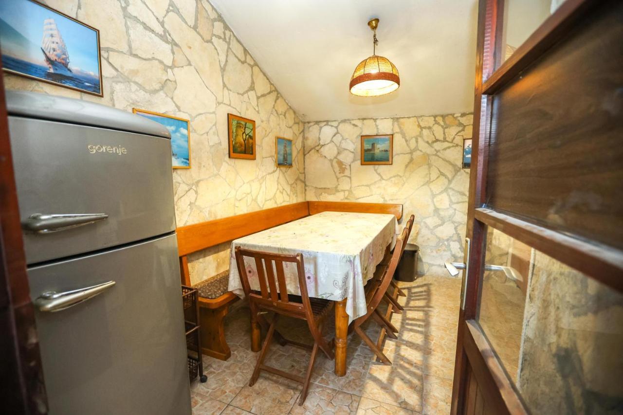 Apartments And Rooms Sinka Биоград-на-Мору Экстерьер фото